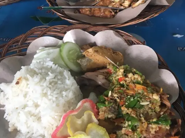 Gambar Makanan Ayam Gebuk Mbah Gembul 8