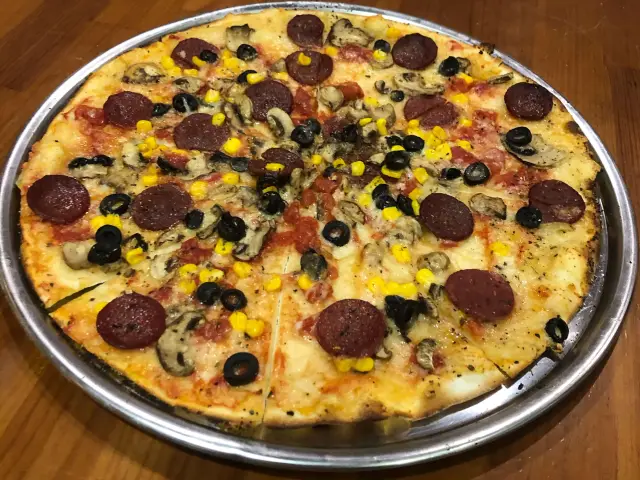 The Upper Crust Pizzeria'nin yemek ve ambiyans fotoğrafları 48