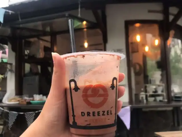 Gambar Makanan Dreezel Coffee 7