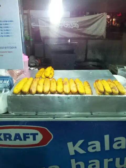 pisang keju coklat penasaran depan kfc metro