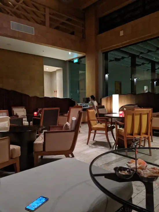 Gambar Makanan The Ritz-Carlton Lounge & Bar 4