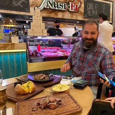 Nusr-Et Steakhouse'nin yemek ve ambiyans fotoğrafları 80