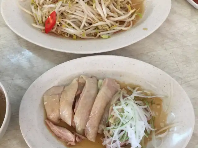 Authentic Chicken Rice Food Photo 5